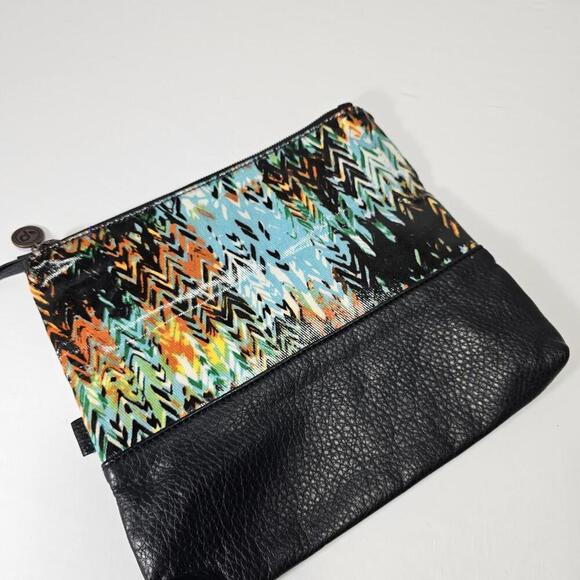 Pistil Women's Clutch Purse Wallet  Wristlet  Hands Off  Tide Pool Hood River OR - Picture 1 of 7